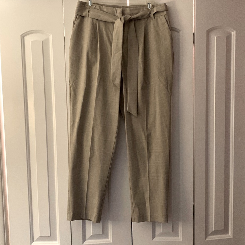 High waisted ankle pants with belt